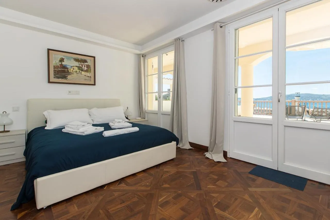 Villa Pointe Alegre Grimaud 0*,  France